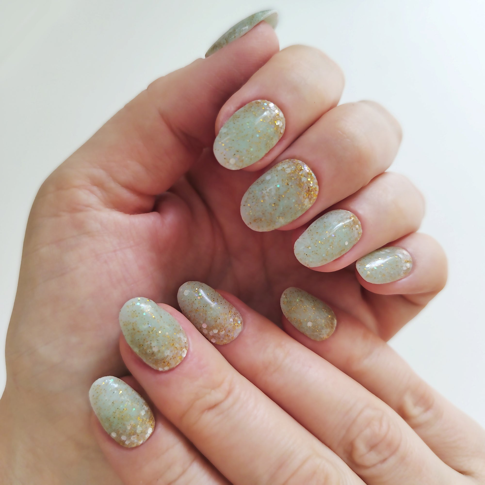 Jade avec des paillettes dorées